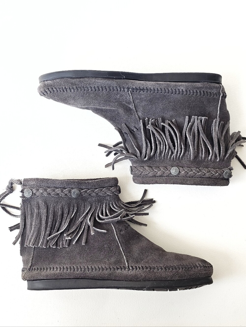 Minnetonka Gray Suede Fringe Ankle Boots Women's Size 9 Moccasin Western Boho